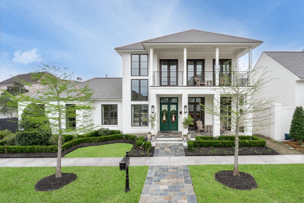 Modern exterior real estate photography of Baton Rouge home